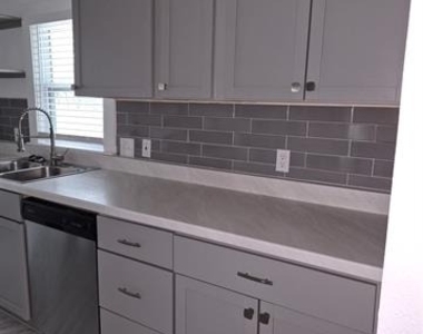 2329 Connor Avenue - Photo Thumbnail 10