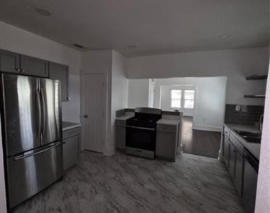 2329 Connor Avenue - Photo Thumbnail 4