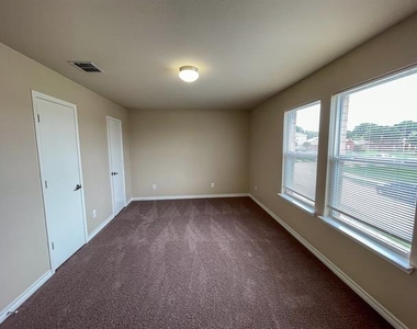 604 Trillium Lane - Photo Thumbnail 5