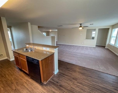 604 Trillium Lane - Photo Thumbnail 10