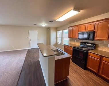 604 Trillium Lane - Photo Thumbnail 11