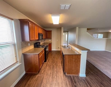 604 Trillium Lane - Photo Thumbnail 9