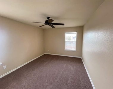 604 Trillium Lane - Photo Thumbnail 4