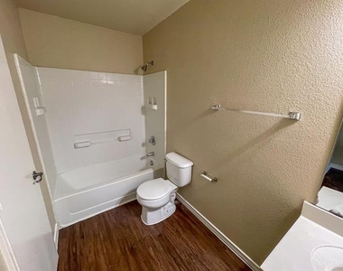 604 Trillium Lane - Photo Thumbnail 2