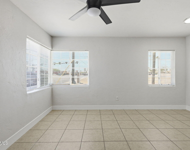 1038 N 16th Street - Photo Thumbnail 4
