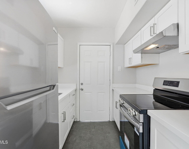 1038 N 16th Street - Photo Thumbnail 8
