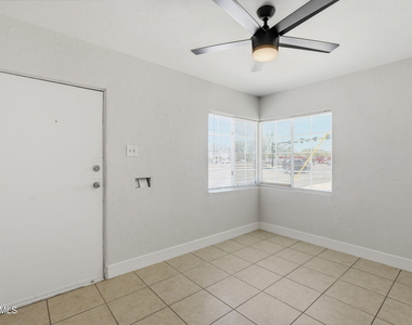 1038 N 16th Street - Photo Thumbnail 2