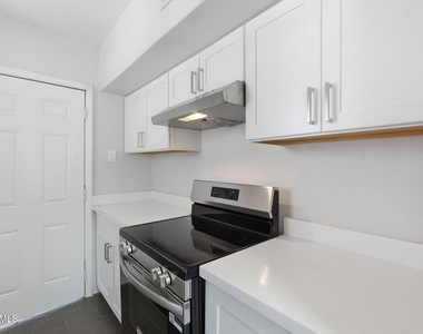 1038 N 16th Street - Photo Thumbnail 10