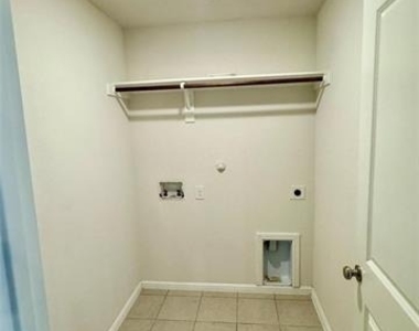 6122 Heron Drive - Photo Thumbnail 7