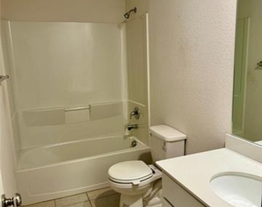 6122 Heron Drive - Photo Thumbnail 4