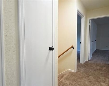 738 Kingswood Avenue - Photo Thumbnail 13