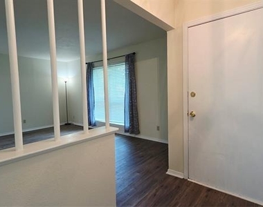 738 Kingswood Avenue - Photo Thumbnail 2