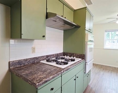 738 Kingswood Avenue - Photo Thumbnail 5