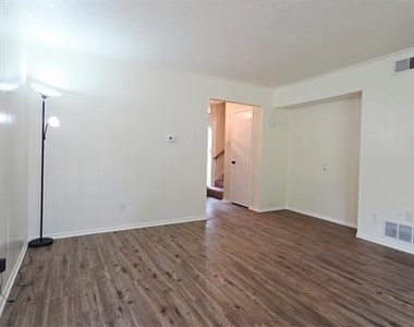 738 Kingswood Avenue - Photo Thumbnail 8