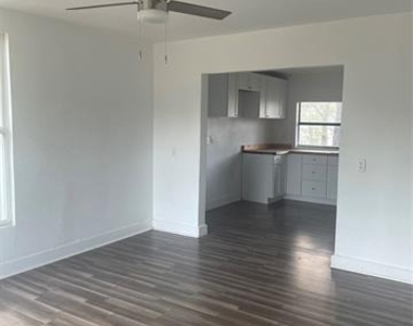 1502 N 15th Street - Photo Thumbnail 2