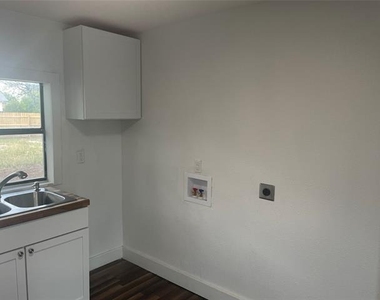 1502 N 15th Street - Photo Thumbnail 5