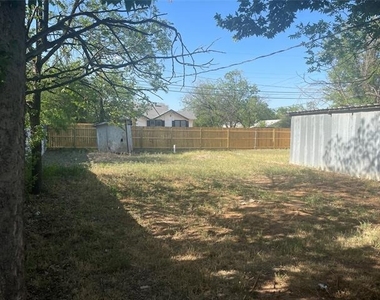 1502 N 15th Street - Photo Thumbnail 12