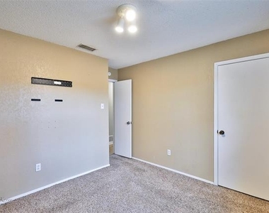 1734 Bob White Court - Photo Thumbnail 12
