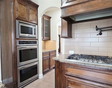 12381 Summertree Drive - Photo Thumbnail 9