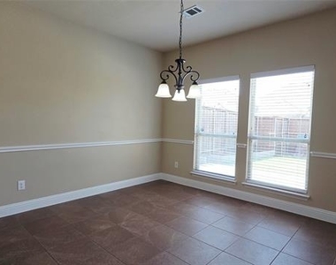 12381 Summertree Drive - Photo Thumbnail 7