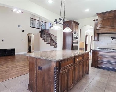 12381 Summertree Drive - Photo Thumbnail 8