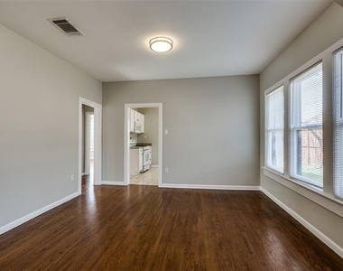 5011 Parkland Avenue - Photo Thumbnail 9
