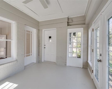 5011 Parkland Avenue - Photo Thumbnail 3