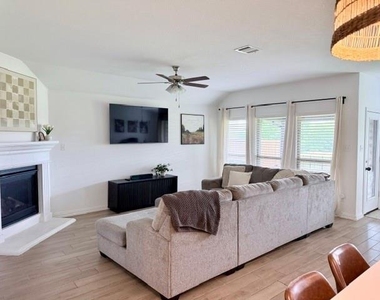 2036 Meliana Drive - Photo Thumbnail 2