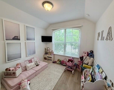 2036 Meliana Drive - Photo Thumbnail 15