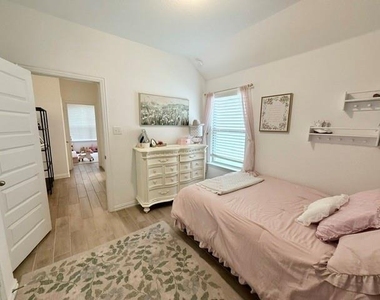2036 Meliana Drive - Photo Thumbnail 12