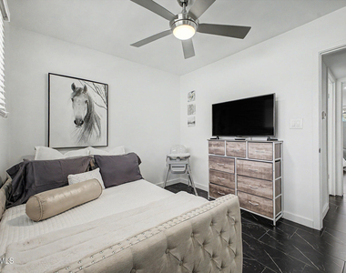 6721 E Mc Dowell Road - Photo Thumbnail 12