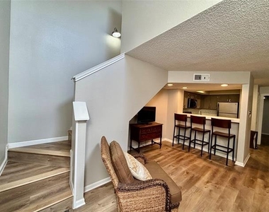2301 Basil Drive - Photo Thumbnail 8