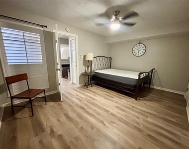2301 Basil Drive - Photo Thumbnail 4