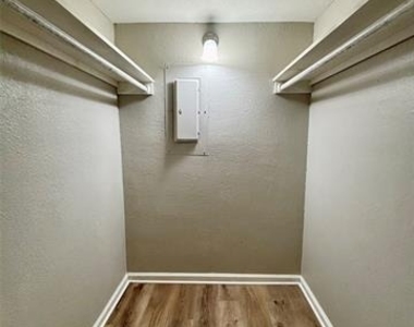 2301 Basil Drive - Photo Thumbnail 6