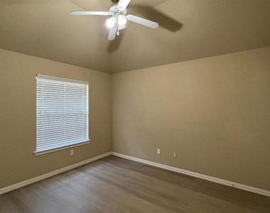 5823 Sunny Meadow Lane - Photo Thumbnail 11
