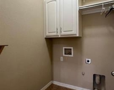 5823 Sunny Meadow Lane - Photo Thumbnail 18