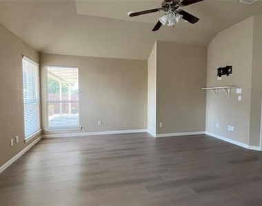 5823 Sunny Meadow Lane - Photo Thumbnail 13