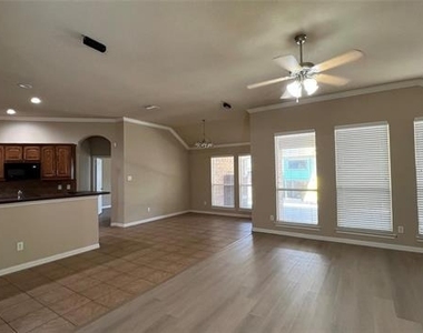 5823 Sunny Meadow Lane - Photo Thumbnail 7