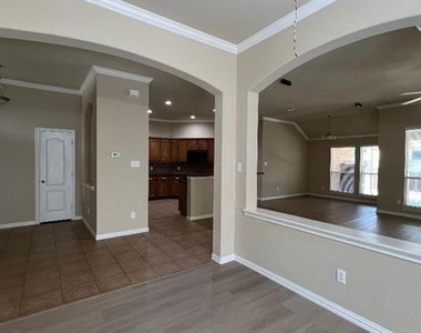 5823 Sunny Meadow Lane - Photo Thumbnail 3