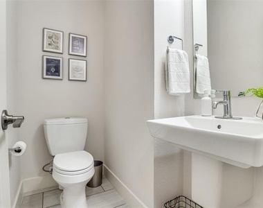 2452 Thatcher Drive - Photo Thumbnail 29