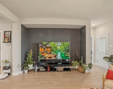 11536 Harp Lane - Photo Thumbnail 6