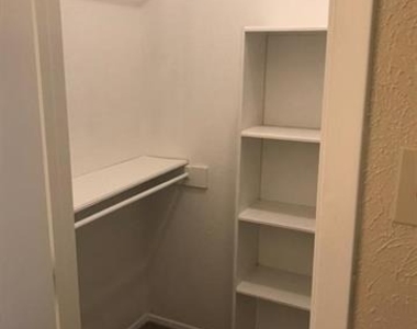 721 Lindenwood Drive - Photo Thumbnail 11