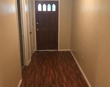 721 Lindenwood Drive - Photo Thumbnail 5