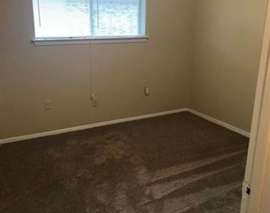 721 Lindenwood Drive - Photo Thumbnail 6