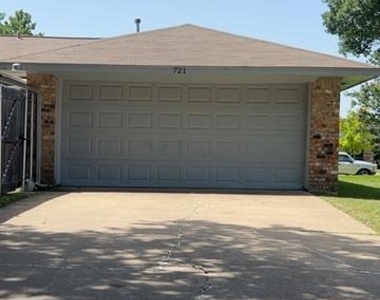 721 Lindenwood Drive - Photo Thumbnail 16
