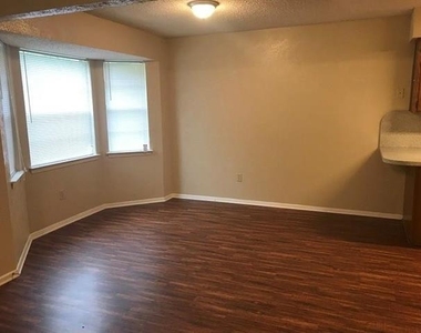721 Lindenwood Drive - Photo Thumbnail 3