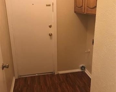 721 Lindenwood Drive - Photo Thumbnail 12