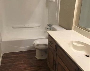 721 Lindenwood Drive - Photo Thumbnail 7