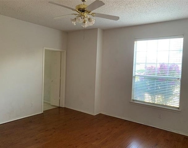 3633 Kimble Drive - Photo Thumbnail 8