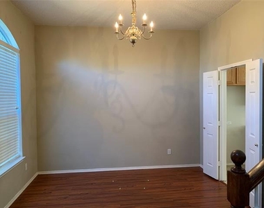 3633 Kimble Drive - Photo Thumbnail 7